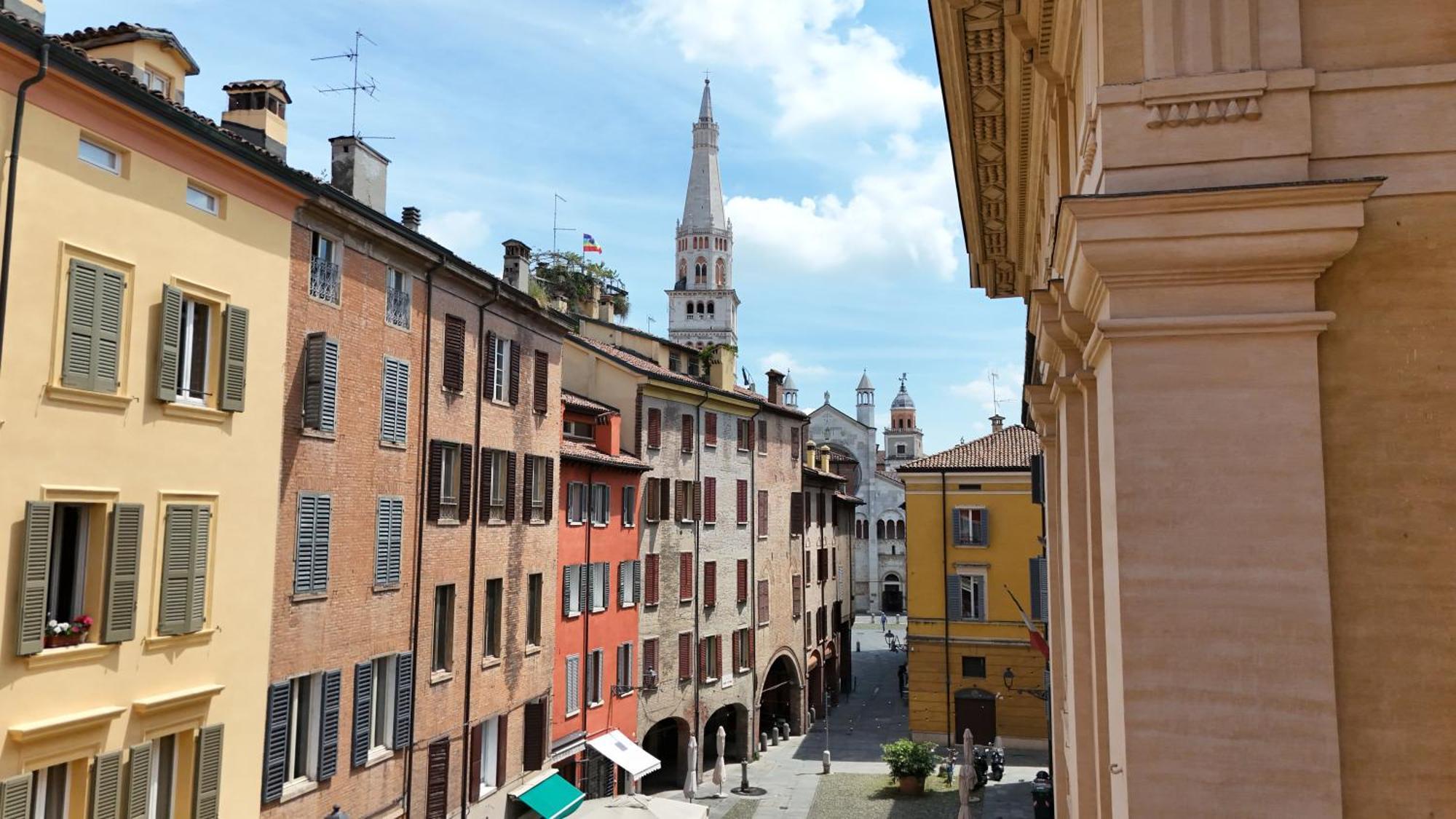 Sant'Eufemia 30 Bed & Breakfast Modena Bagian luar foto